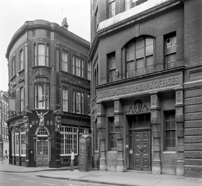 Tooley Street 1986, Shipwrights Arms Pub.   X.png