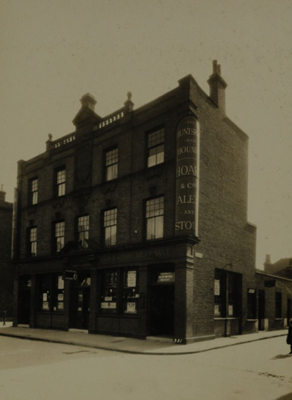 Elsted Street, The Huntsman and Hounds Pub.  X.png