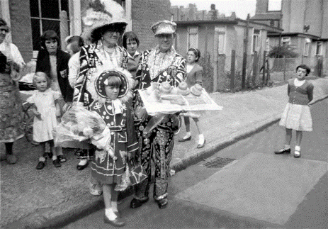 Chatham Street c1958 The Lady Margaret's Church left. It seems that the 'Pearly King & Queen were attending the church for a harvest festival, hence the food offering.  X.png