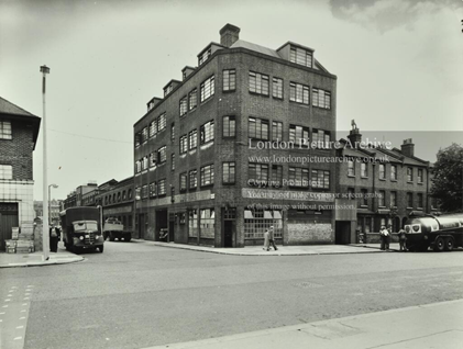 Elephant & Castle, St George's Road, looking down Garden Row opposite, Picture 1.   X.png