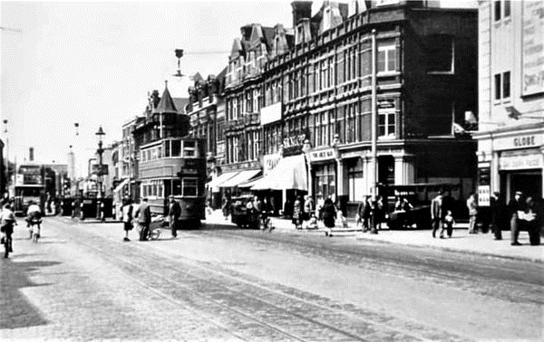 Old Kent Road, looking towards the Bricklayers Arms junction c.1949.  X.png