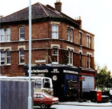 Albany Road c1986, this shop was a post office long before it was a tyre depot.   X.png