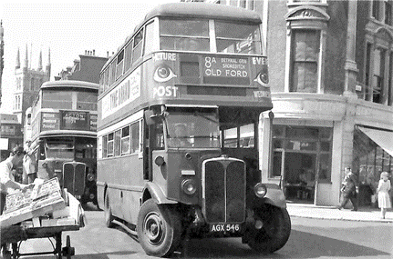 London Bridge Street, bus turning left into Railway Approach bus stand c.1948.   X.png