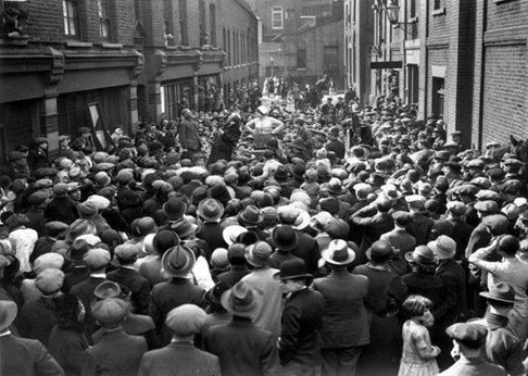 Mint Street, 1928. Lombard Street is at the end, most of this is now Mint Street Park. X.png