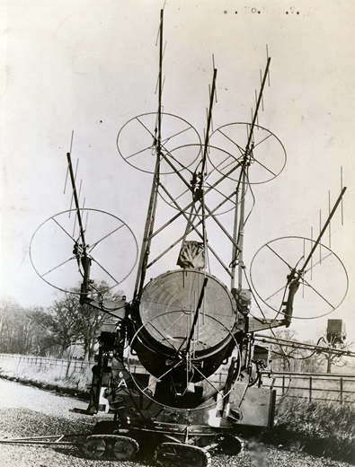 British radar-controlled searchlight used for air defence during World War II.  X.png