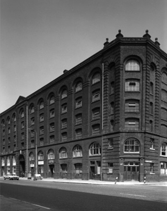 Tooley Street, Southwark, Hay’s Wharf, the corner with Battle Bridge Lane.  1  X.png