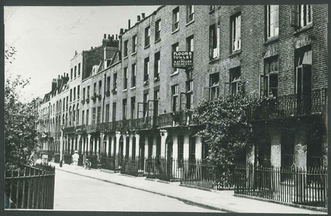 Nelson Square, a lot of the old square was destroyed in the blitz.   X.png