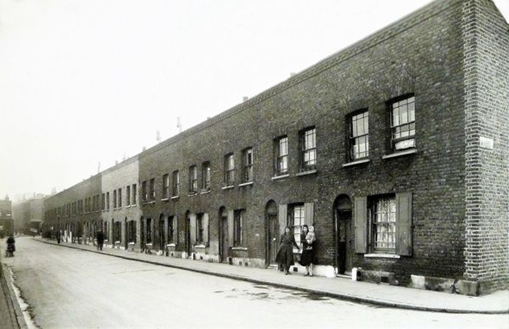 Kinglake Street, c1930, looking towards Old Kent Road. Amery's Place run around the back of the houses; this is now where Amery House is. X..png