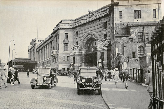 Waterloo Road, Waterloo Station,1947.  X..png
