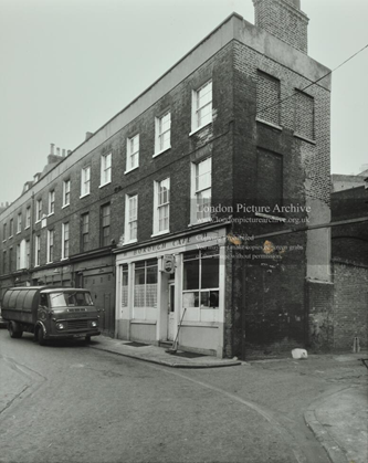 Park Street, Southwark. Borough Café. X..png