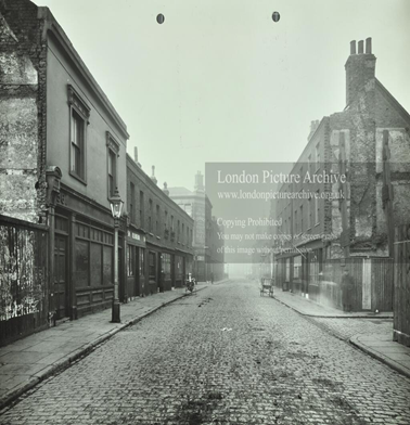 Tabard Street, Southwark, c1913, Sterry Street is on the right-hand side. The Royal Oak Pub canbe seen down on the left.  Pic 3.  X.png