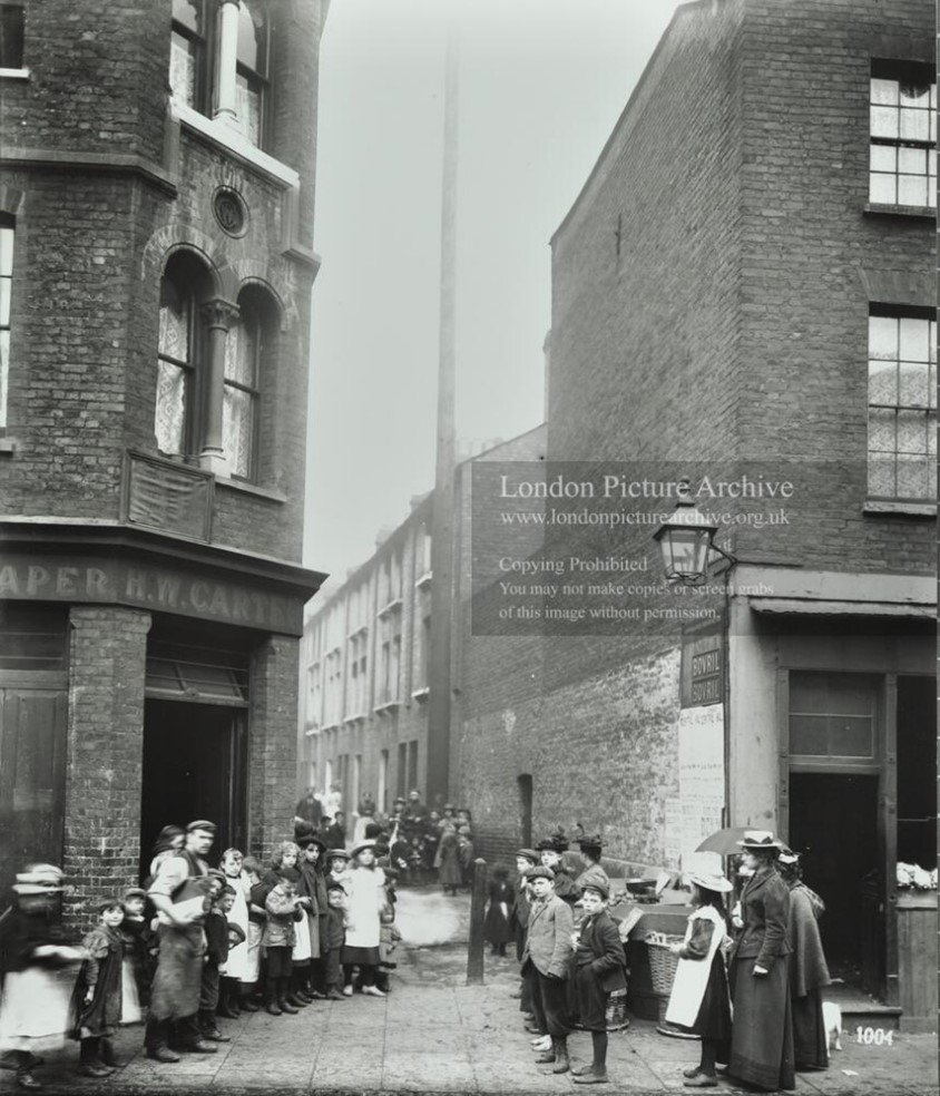 Long Lane, looking down Caradol Place, c1900. This was roughly opposite Balin Place.  X..jpg