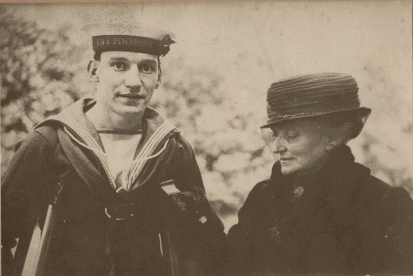 Albert McKenzie, with his mum at Buckingham Palace 1918. 1  X..png
