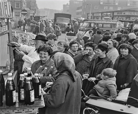 East Street, East Lane market and there's George in good company with the ladies at his Sarsaparilla stall.    X..png