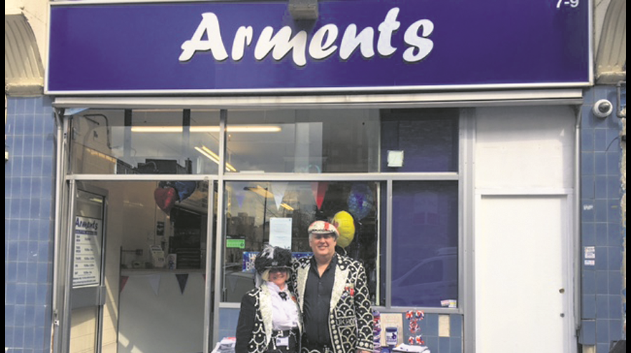 Westmoreland Road, Arments Pie & Mash, celebrated 102 years,with A song and dance from the Bermondsey Pearly King and Queen marked the occasion 2016. X.png