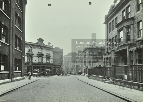 Sumner Street, Southwark, c1912, looking west towards junction with Great Guildford Street and the Queen's Head public house. X..png