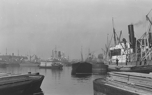 Surrey Docks, Canada Dock, c1931. The Ship, 'Greta Thorden' discharging softwood  X..png