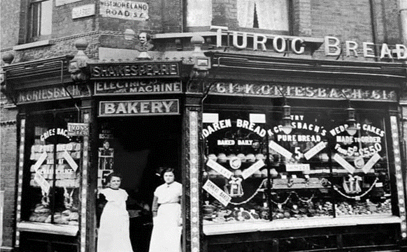 Westmoreland Road. The bakery shop on the corner with Phelp Street, c.1922.  X.png
