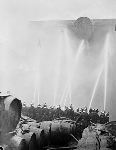 Corbetts Rice Warehouse Fire, Shad Thames.1936..jpg