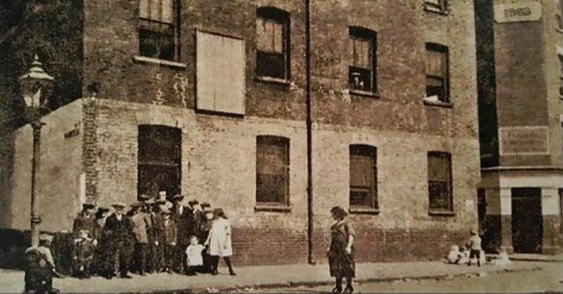 Dockhead, Farthing Alley, Bermondsey c1910.   X..png