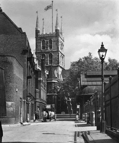 Winchester Walk, looking towards Southwark Cathedral and Cathedral Street, c1930.  X..png