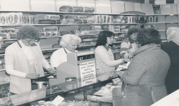 East Street c.1980, Gilfords Bakery, loved their doughnuts.   X.-350.png
