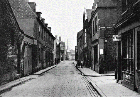 Rotherhithe Street c1928. Silver Street to the right eventually became Silver Walk.  X.png
