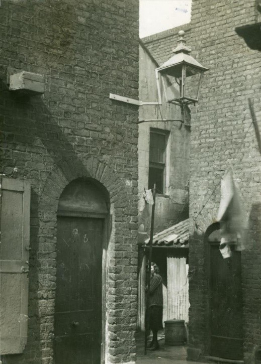 Bryant's Alley, Rotherhithe, c.1930.  Not ON, NOT FOUND.jpg