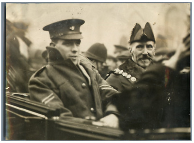 Frederick Holmes VC and the Mayor of Bermondsey.WW1.  X..png