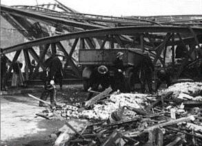 Southwark Park Road, John Bull Arch, showing damage following the air raid on 7 November 1944.  1 X..jpg