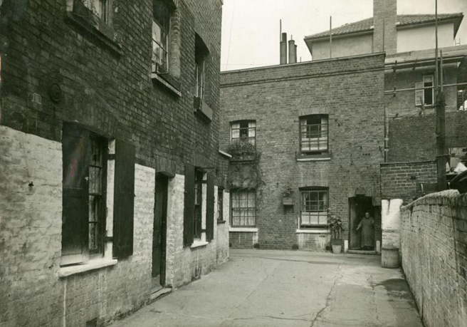 Musk  Court, Bermondsey 1935. Cant findit ,Not On.png