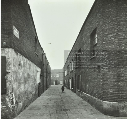 Upper Mill Street, Southwark, looking north-west from Delph Street towards Staple Street c1913. 1  X..png