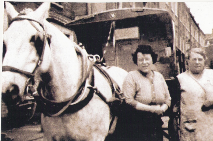 Rephidim Street, Bill the milkman’s horse & cart, c1960, with a couple of Pat longs neighbours.   X..png