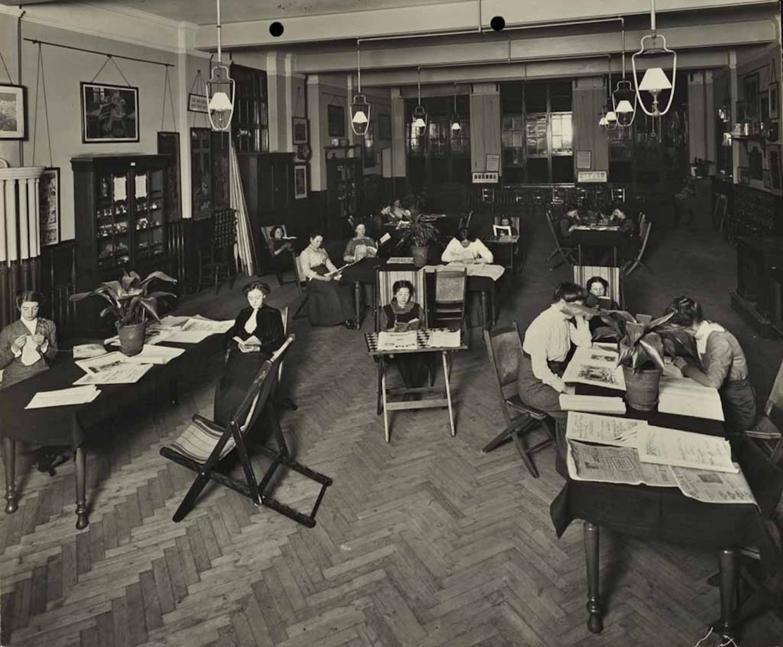Surrey Square Evening Institute, 1914.  X..jpg