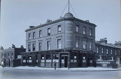 Rotherhithe New Road, The Victory, c1900. 2008 it was called The Golden Lion.  X..png