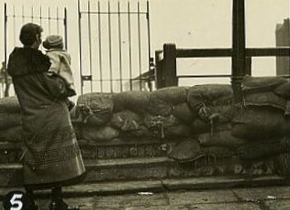 Rotherhithe Street, Bermondsey,1928, Putting up sandbags as flood barricades.  2 X.png