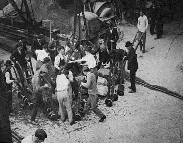 Hays Wharf 1926. Students unloading supplies of bacon on to trolleys on the seventh day of the General Strike. They are working on a voluntary basis.  X. (2).jpg