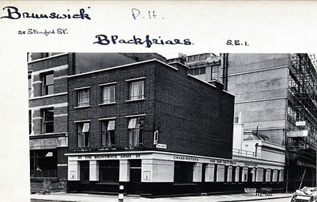 S    Stamford Street, The Brunswick Arms Pub. Paris Gardens right formally Brunswick Street. 1  X.png