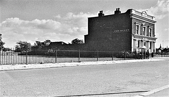 Neate Street, The Queen Pub, which was opposite the iron bridge that went over to St Georges Way.  X.png