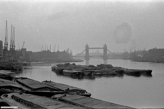 Bermondsey Wall East. A 1946 photo of the Thames from Cherry Garden Stairs, Bermondsey.   X..png