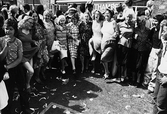 East Street market in Southwark 1980. Happy South Londoners celebrating the Lanes 100th anniversary.  X..png