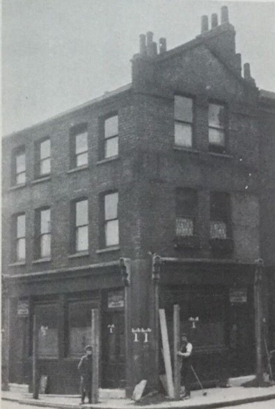 Pocock  Street corner of Wellington Street the Duke's Head Pob,c1907..jpg