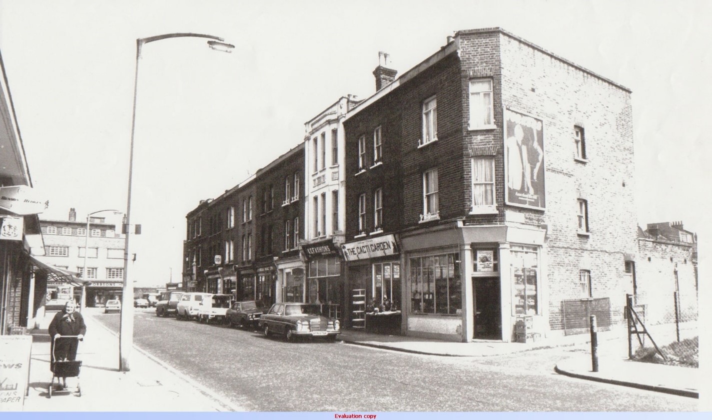 8 East Street, Dell's Music Den on the right.  X.jpg