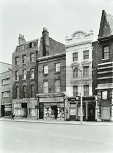 Borough High Street, The Crown Pub, no Alley left of the pub in this picture. X.png