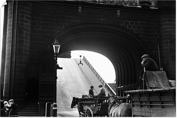 Tower Bridge c1936, Horse drawn carts wait whilst the bridge is raised.   X.png