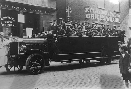 Rotherhithe Street, The Mayflower Pub, then called Spread Eagle & Crown, with men parked outside in a Charabanc.   X..jpg