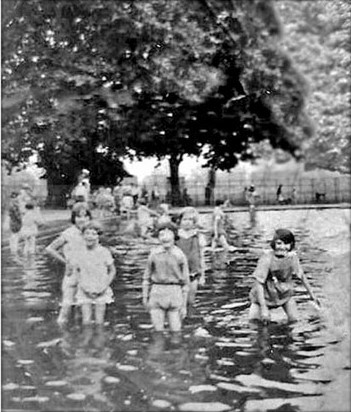 Southwark Park, paddling pool, c1930. 1  X..jpg