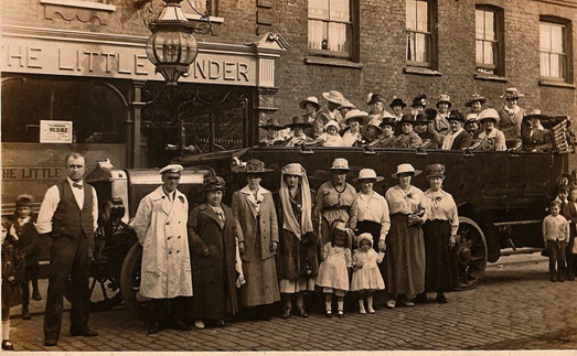 Ilderton Road (well Canterbury Road, at the time). Charabanc outing from The Little Wonder pub.  X..png