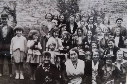 Upcot Street, believed to be in the garden of the Sanford Tavern pub in the 1930's.   X..jpg