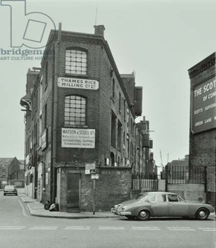 Tooley Street, Shad Thames left, c1976.   X..png